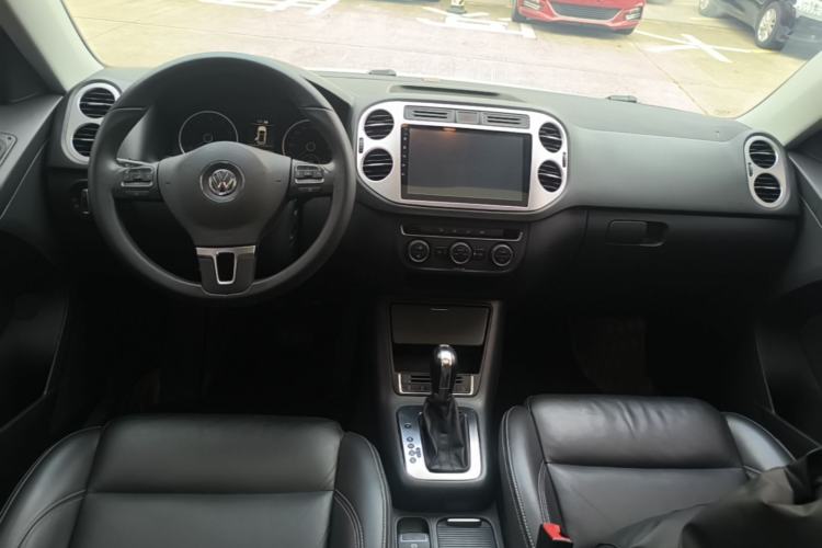 Used Volkswagen Tiguan 2016 280TSI Automatic Two-Wheel Drive Silk Road Comfort Edition Center Console