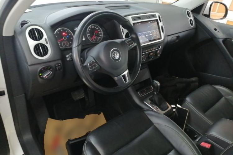 Used Volkswagen Tiguan 2016 280TSI Automatic Two-Wheel Drive Silk Road Comfort Edition Center Console