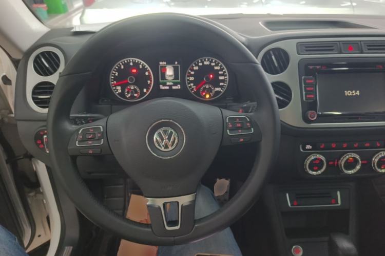 Used Volkswagen Tiguan 2016 300TSI Automatic All-Wheel Drive Luxury Edition Center Console
