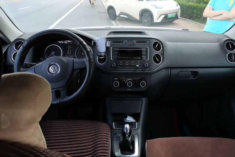 Used Volkswagen Tiguan 2016 280TSI Automatic Two-Wheel-Drive Silk Road Style Edition Center Console