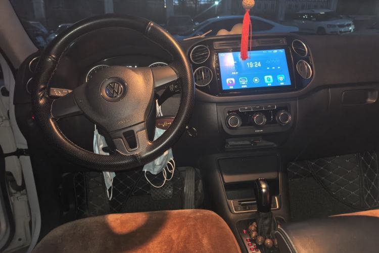 Used Volkswagen Tiguan 2016 280TSI Automatic Two-Wheel-Drive Silk Road Style Edition Center Console