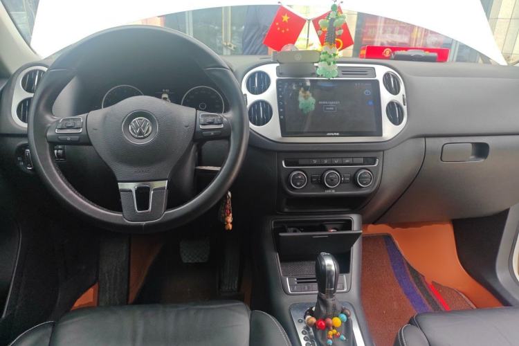 Used Volkswagen Tiguan 2016 280TSI Automatic Two-Wheel Drive Silk Road Comfort Edition Center Console