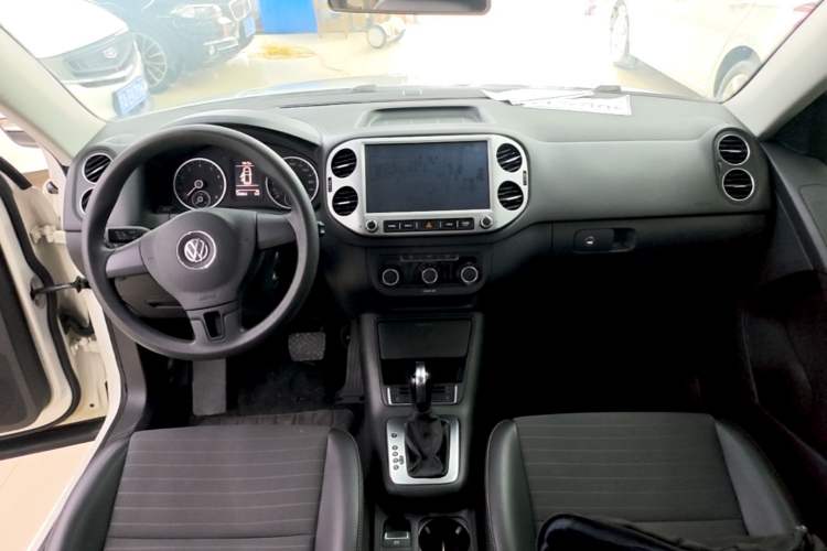 Used Volkswagen Tiguan 2016 300TSI Automatic Two-Wheel Drive Trend Edition Center Console