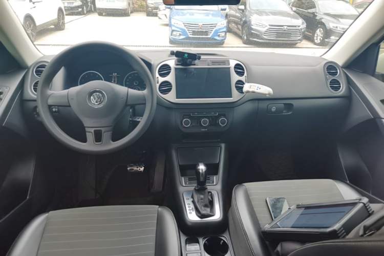 Used Volkswagen Tiguan 2016 300TSI Automatic Two-Wheel Drive Trend Edition Center Console