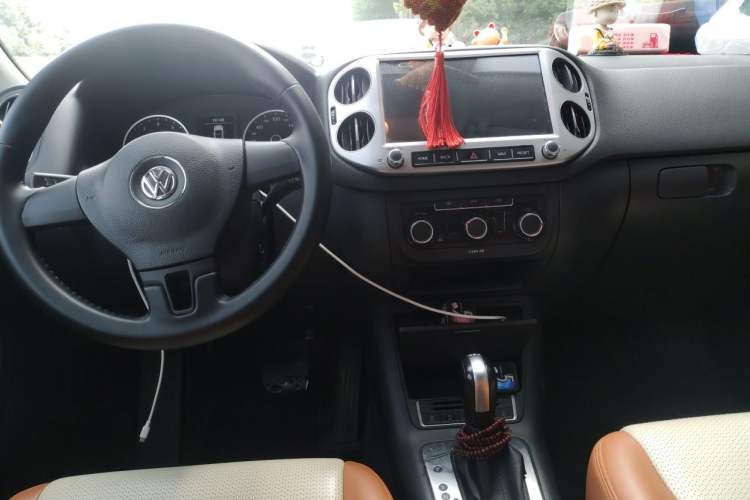 Used Volkswagen Tiguan 2016 280TSI Automatic Two-Wheel-Drive Silk Road Style Edition Center Console