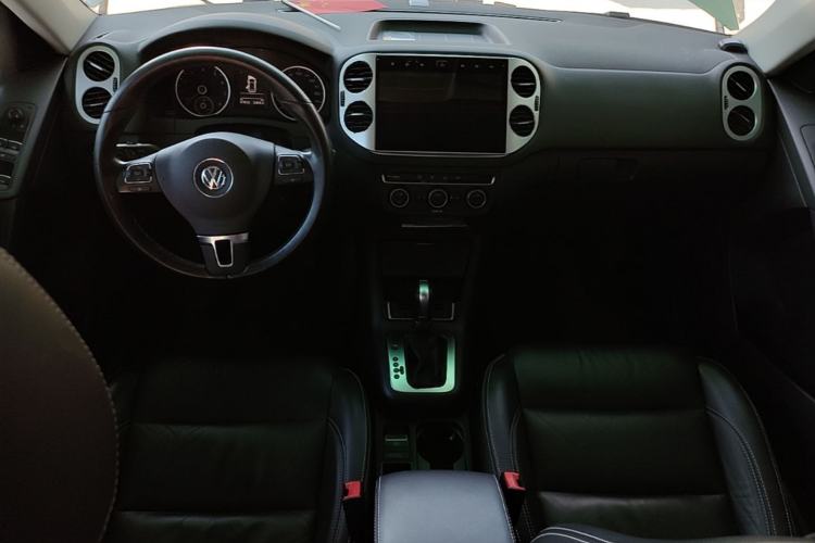 Used Volkswagen Tiguan 2016 280TSI Automatic Two-Wheel Drive Silk Road Comfort Edition Center Console