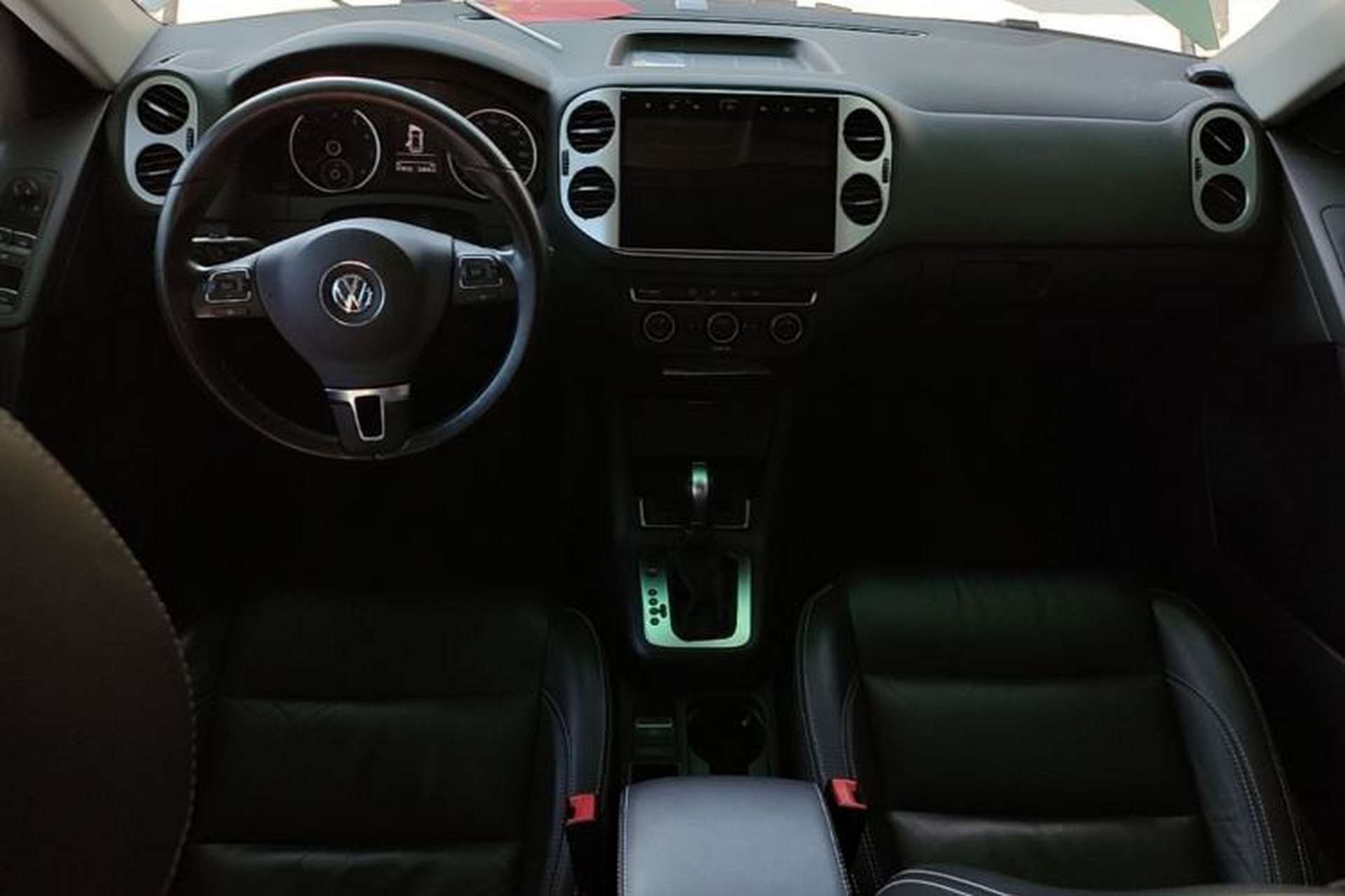 Used Volkswagen Tiguan 2016 280TSI Automatic Two-Wheel Drive Silk Road Comfort Edition Center Console