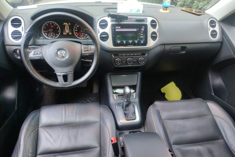 Used Volkswagen Tiguan 2016 280TSI Automatic Two-Wheel Drive Silk Road Comfort Edition Center Console