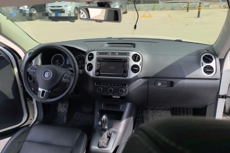 Used Volkswagen Tiguan 2016 300TSI Automatic All-Wheel Drive Luxury Edition Center Console