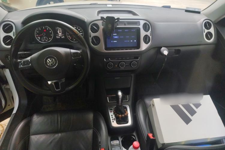 Used Volkswagen Tiguan 2016 280TSI Automatic Two-Wheel Drive Silk Road Comfort Edition Center Console