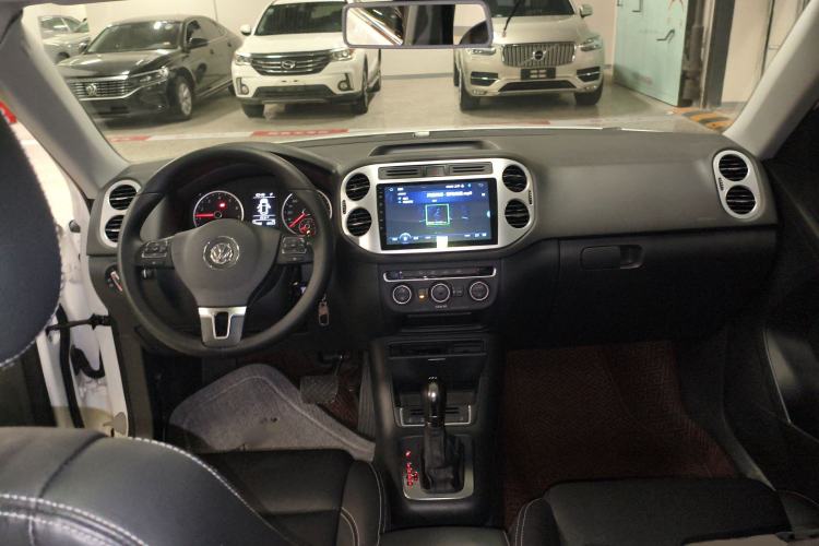 Used Volkswagen Tiguan 2016 280TSI Automatic Two-Wheel Drive Silk Road Comfort Edition Center Console