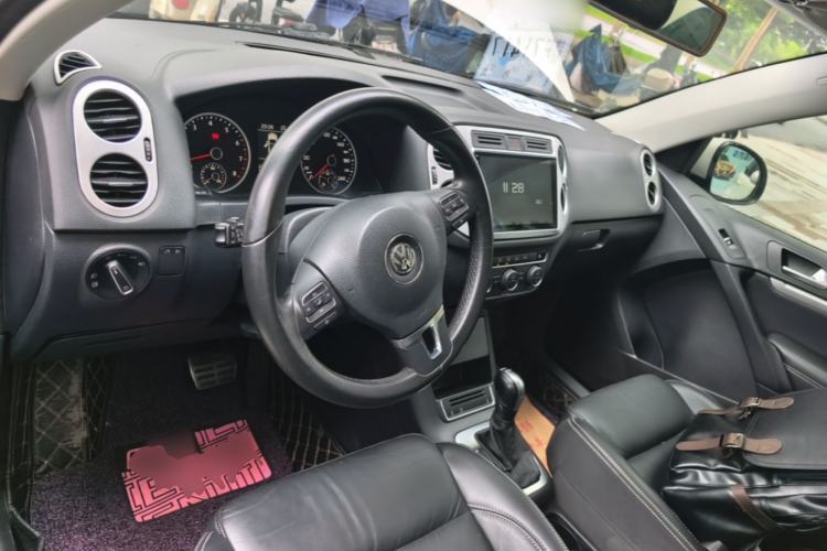 Used Volkswagen Tiguan 2016 280TSI Automatic Two-Wheel Drive Silk Road Comfort Edition Center Console