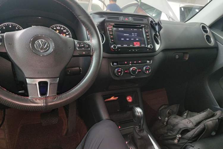 Used Volkswagen Tiguan 2016 300TSI Automatic Two-Wheel Drive Comfort Edition Center Console