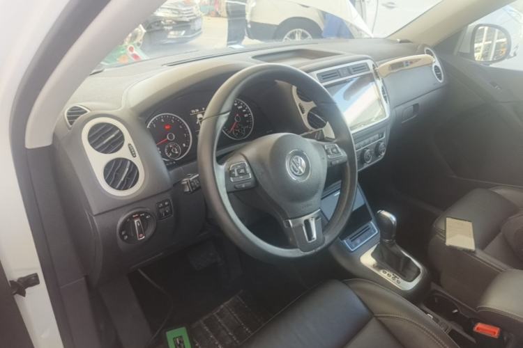 Used Volkswagen Tiguan 2016 280TSI Automatic Two-Wheel Drive Silk Road Comfort Edition Center Console
