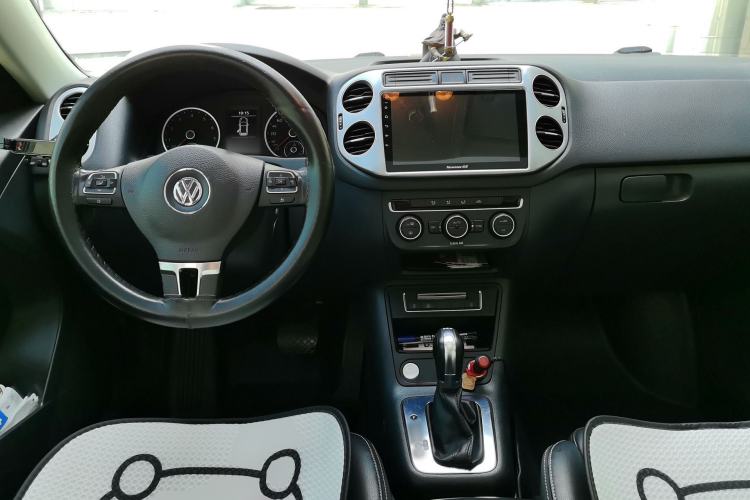 Used Volkswagen Tiguan 2016 280TSI Automatic Two-Wheel Drive Silk Road Comfort Edition Center Console