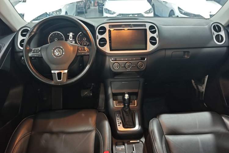 Used Volkswagen Tiguan 2016 280TSI Automatic Two-Wheel Drive Silk Road Comfort Edition Center Console