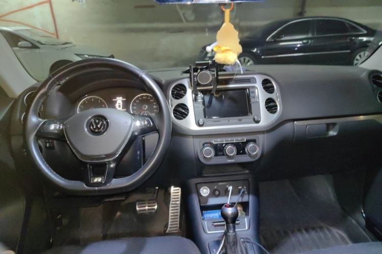 Used Volkswagen Tiguan 2016 280TSI Automatic Two-Wheel-Drive Silk Road Style Edition Center Console