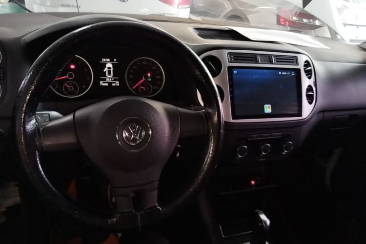 Used Volkswagen Tiguan 2016 280TSI Automatic Two-Wheel-Drive Silk Road Style Edition Center Console