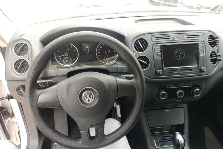 Used Volkswagen Tiguan 2016 280TSI Automatic Two-Wheel-Drive Silk Road Style Edition Center Console