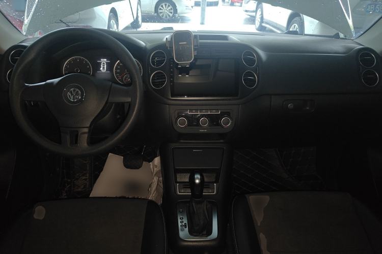 Used Volkswagen Tiguan 2016 300TSI Automatic Two-Wheel Drive Trend Edition Center Console
