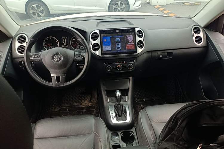Used Volkswagen Tiguan 2016 300TSI Automatic Two-Wheel Drive Comfort Edition Center Console