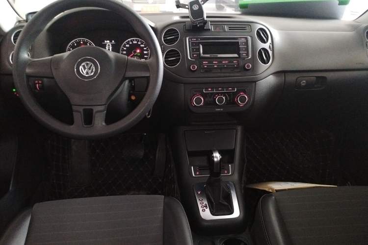 Used Volkswagen Tiguan 2016 300TSI Automatic Two-Wheel Drive Trend Edition Center Console