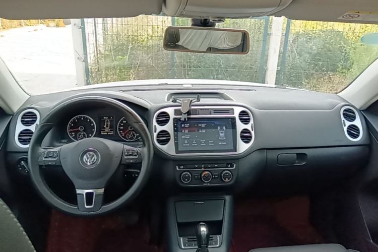 Used Volkswagen Tiguan 2016 280TSI Automatic Two-Wheel Drive Silk Road Comfort Edition Center Console