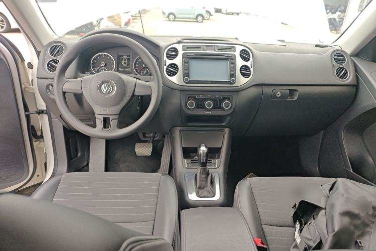 Used Volkswagen Tiguan 2016 300TSI Automatic Two-Wheel Drive Trend Edition Center Console