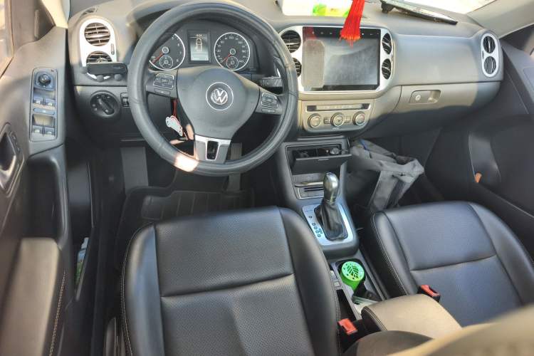 Used Volkswagen Tiguan 2016 300TSI Automatic All-Wheel Drive Fashion Vision Edition Center Console