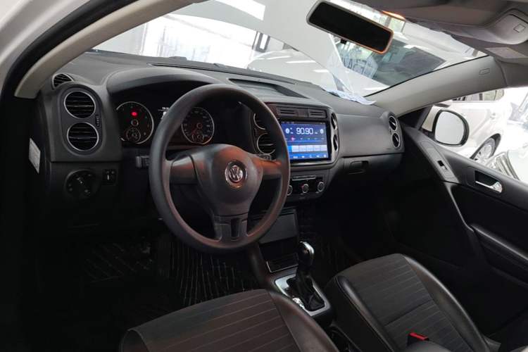 Used Volkswagen Tiguan 2016 280TSI Automatic Two-Wheel-Drive Silk Road Style Edition Center Console