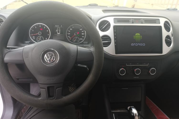 Used Volkswagen Tiguan 2016 300TSI Automatic Two-Wheel Drive Trend Edition Center Console