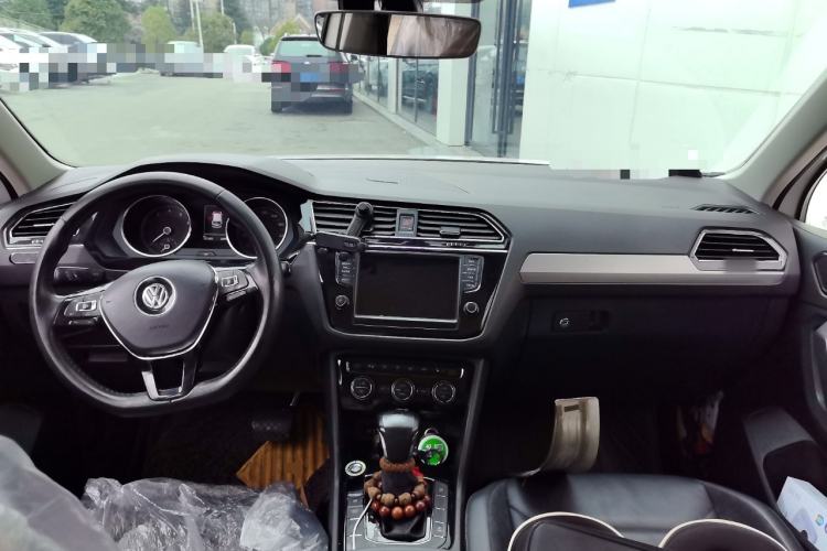 Used Volkswagen Tiguan 2016 300TSI Automatic Two-Wheel Drive Luxury Edition Center Console