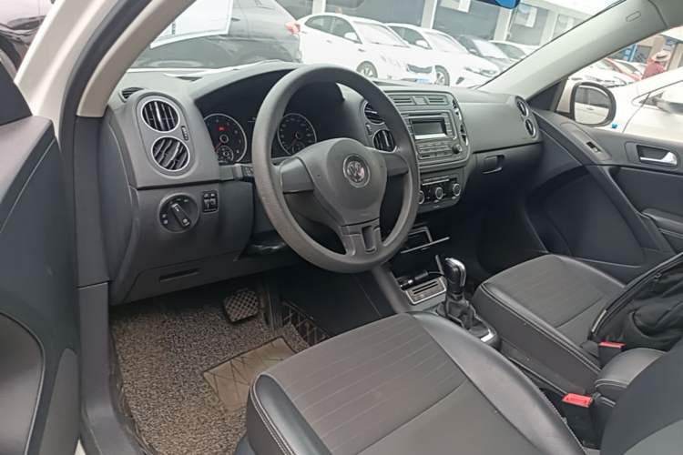 Used Volkswagen Tiguan 2016 280TSI Automatic Two-Wheel-Drive Silk Road Style Edition Center Console