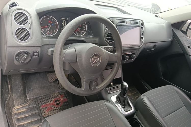 Used Volkswagen Tiguan 2016 280TSI Automatic Two-Wheel-Drive Silk Road Style Edition Center Console