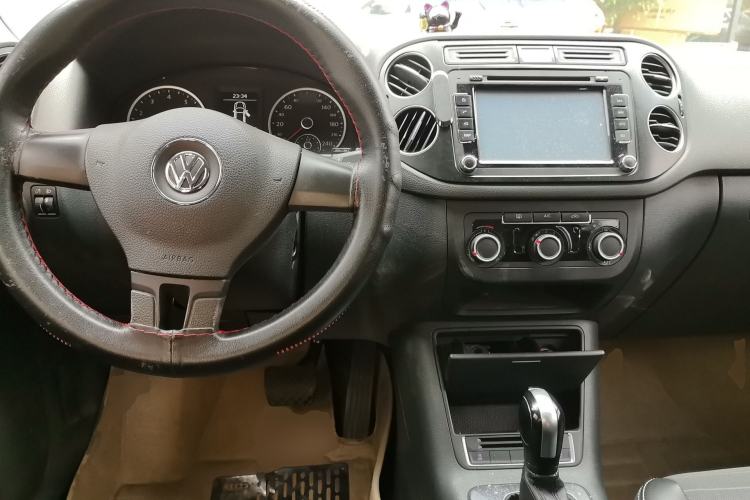 Used Volkswagen Tiguan 2016 300TSI Automatic Two-Wheel Drive Trend Edition Center Console