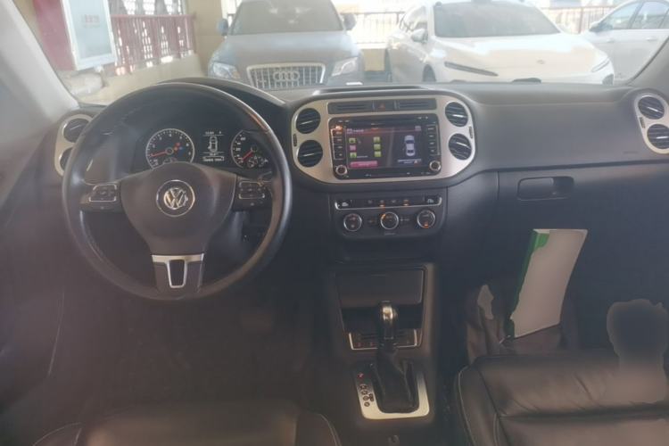Used Volkswagen Tiguan 2016 280TSI Automatic Two-Wheel Drive Silk Road Comfort Edition Center Console