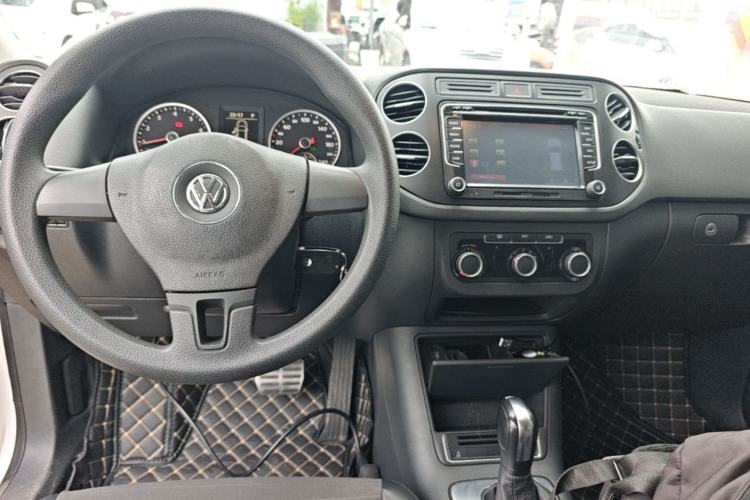 Used Volkswagen Tiguan 2016 300TSI Automatic Two-Wheel Drive Trend Edition Center Console