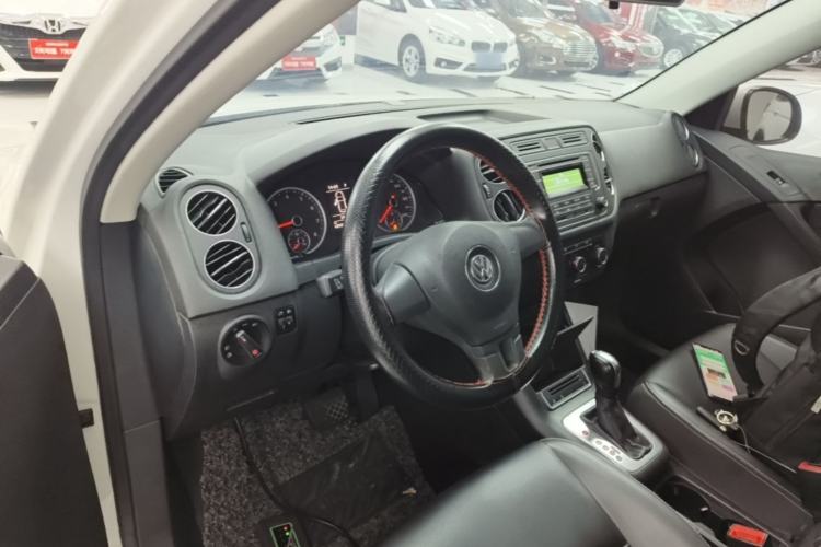 Used Volkswagen Tiguan 2016 280TSI Automatic Two-Wheel-Drive Silk Road Style Edition Center Console