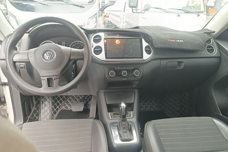 Used Volkswagen Tiguan 2016 280TSI Automatic Two-Wheel-Drive Silk Road Style Edition Center Console
