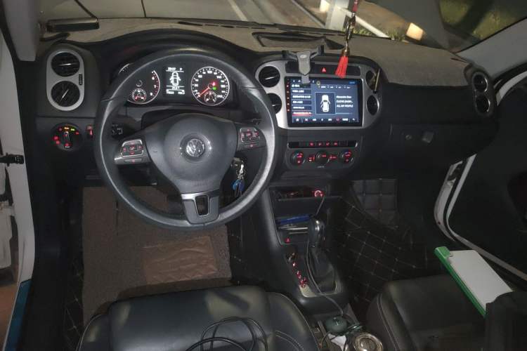 Used Volkswagen Tiguan 2016 300TSI Automatic Two-Wheel Drive Comfort Edition Center Console