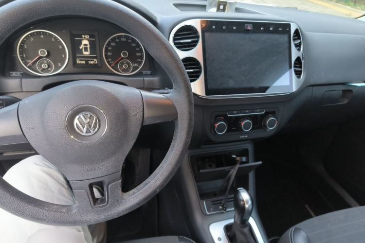 Used Volkswagen Tiguan 2016 280TSI Automatic Two-Wheel-Drive Silk Road Style Edition Center Console