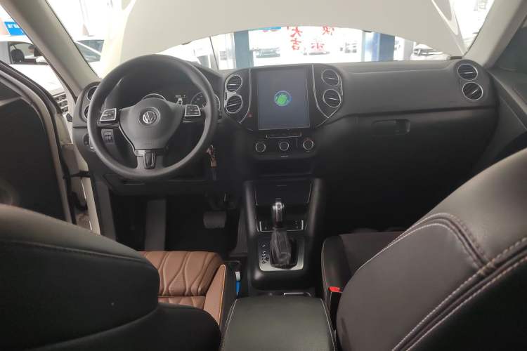 Used Volkswagen Tiguan 2016 280TSI Automatic Two-Wheel-Drive Silk Road Style Edition Center Console