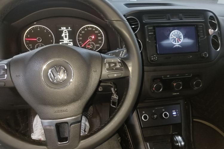 Used Volkswagen Tiguan 2016 300TSI Automatic Two-Wheel Drive Trend Edition Center Console
