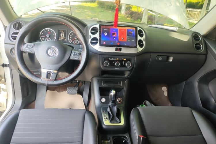 Used Volkswagen Tiguan 2016 300TSI Automatic Two-Wheel Drive Trend Edition Center Console