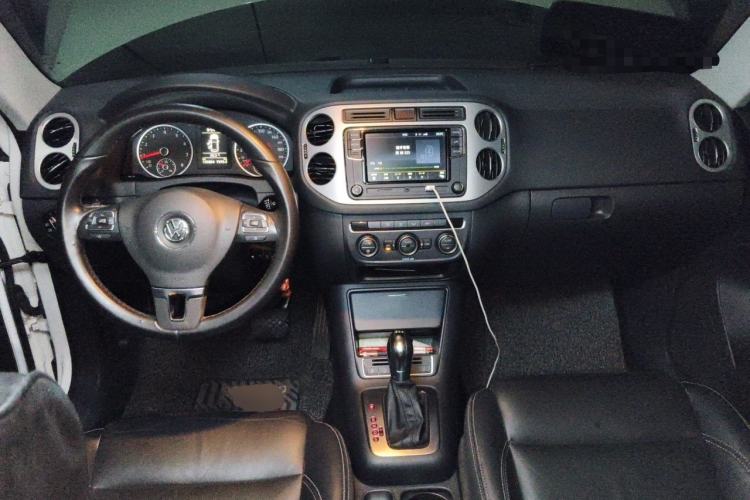 Used Volkswagen Tiguan 2016 280TSI Automatic Two-Wheel Drive Silk Road Comfort Edition Center Console