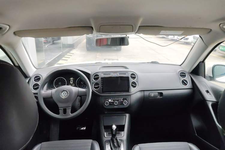 Used Volkswagen Tiguan 2016 300TSI Automatic Two-Wheel Drive Trend Edition Center Console