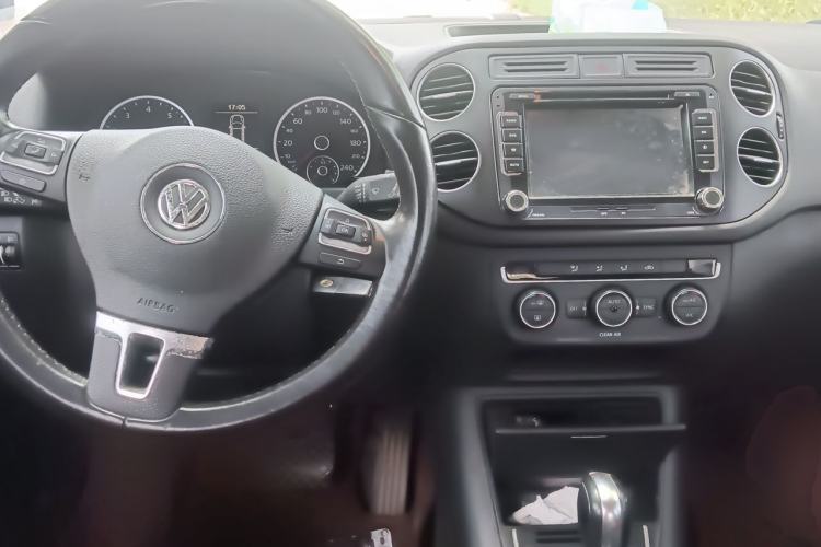 Used Volkswagen Tiguan 2016 300TSI Automatic Two-Wheel Drive Comfort Edition Center Console