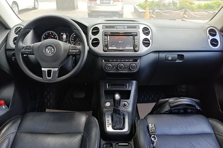 Used Volkswagen Tiguan 2016 300TSI Automatic Two-Wheel Drive Luxury Edition Center Console
