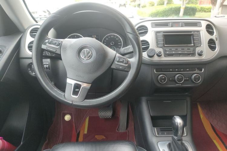 Used Volkswagen Tiguan 2016 280TSI Automatic Two-Wheel Drive Silk Road Comfort Edition Center Console