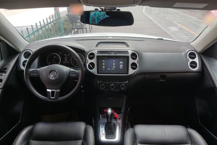 Used Volkswagen Tiguan 2016 280TSI Automatic Two-Wheel Drive Silk Road Comfort Edition Center Console